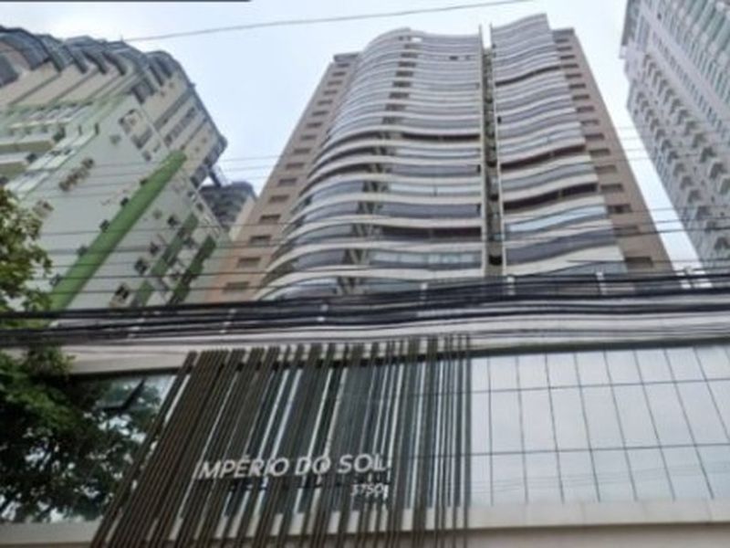 Jovem morre ao tropeçar e cair de heliponto em prédio de Balneário Camboriú